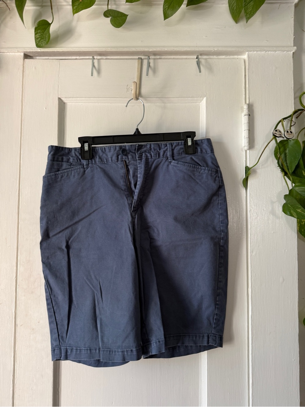 Eddie Bauer Legendwash stretch Men's Flat-Front Shorts Navy Blue women size T10